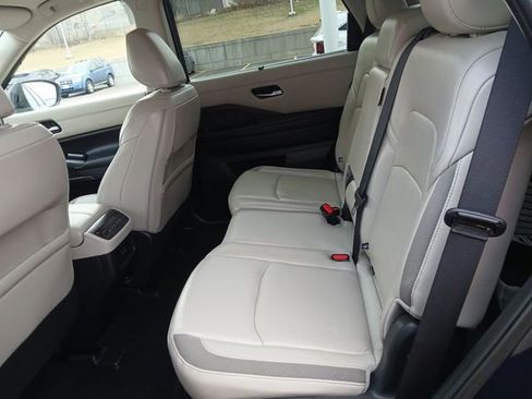 Used 2023 Nissan Pathfinder SL image 22