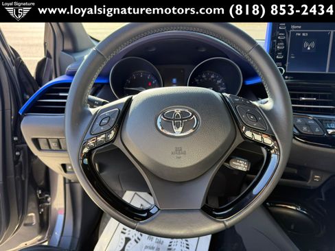 Used 2020 Toyota C-HR XLE FWD image 19