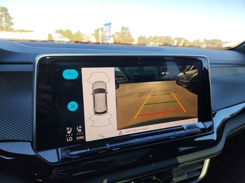 New 2026 Volkswagen Atlas Cross Sport SEL R-Line image 18