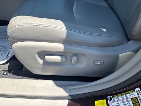 Used 2012 Toyota Highlander SE w/ Tow Pkg AWD/4WD image 12