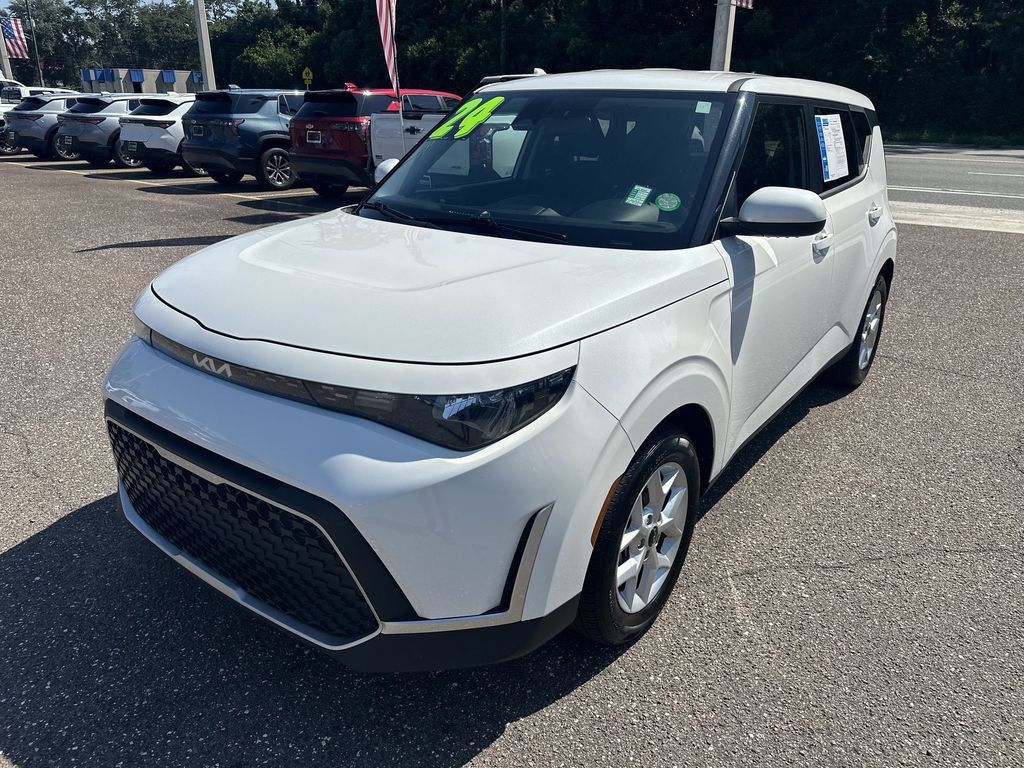 Used 2024 Kia Soul LX w/ Option Group 015 FWD image 12