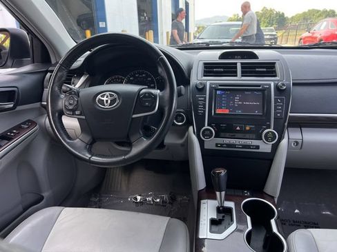 Used 2012 Toyota Camry XLE w/ Leather Pkg FWD image 16