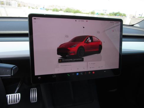 Used 2023 Tesla Model Y Performance AWD/4WD image 16
