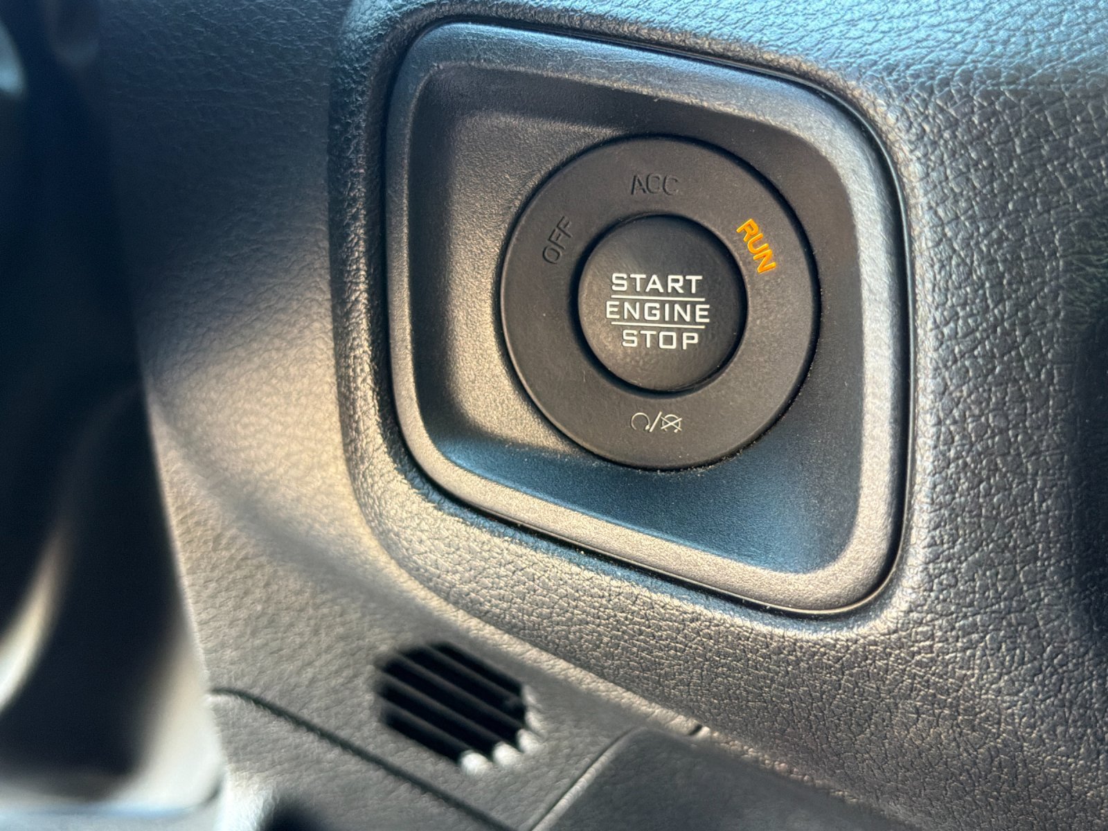 Used 2024 Jeep Wrangler Unlimited AWD/4WD image 26