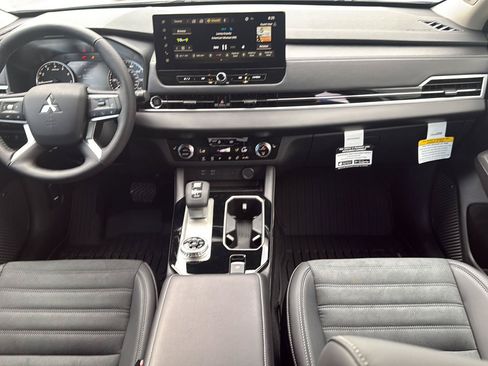 New 2026 Mitsubishi Outlander AWD image 24