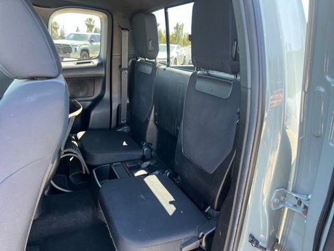 Used 2023 Toyota Tacoma TRD Sport w/ Technology Package AWD/4WD image 18