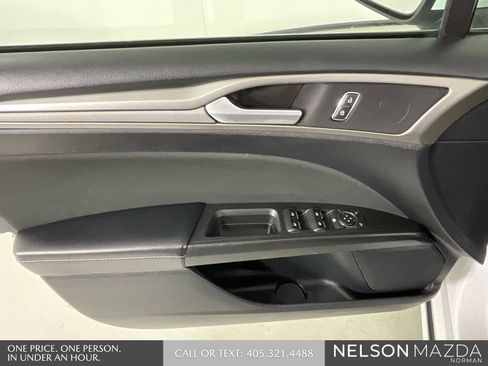 Used 2019 Ford Fusion SE image 16