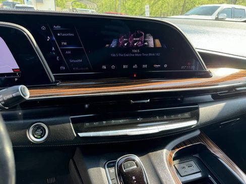 Used 2022 Cadillac Escalade Luxury image 12