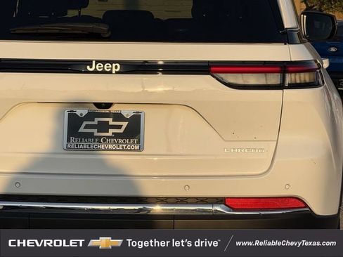 Used 2025 Jeep Grand Cherokee Laredo X RWD image 8
