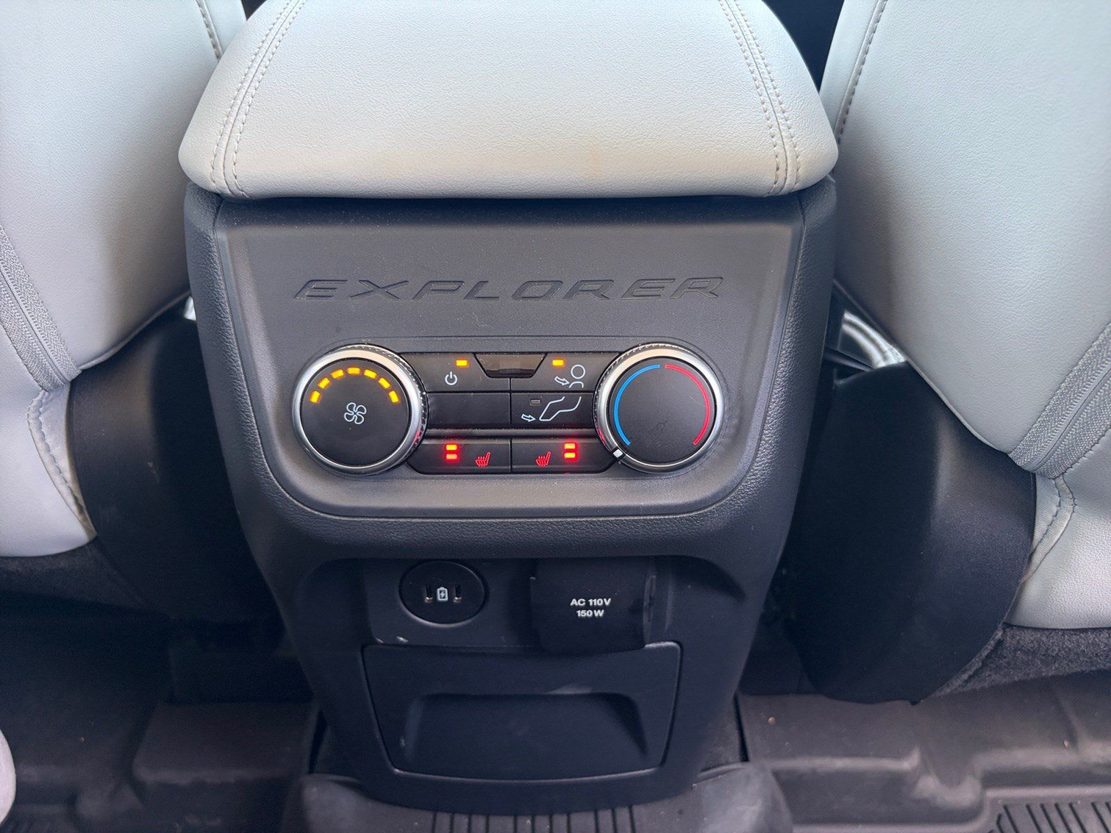 Used 2025 Ford Explorer Platinum w/ LUX Leather Package AWD/4WD image 26