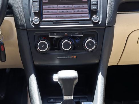 Used 2011 Volkswagen Jetta TDI FWD image 13