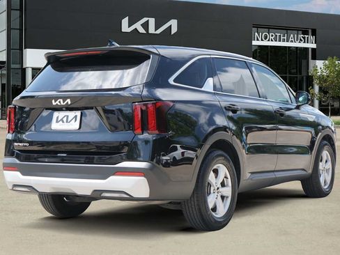 Certified 2024 Kia Sorento LX FWD image 5