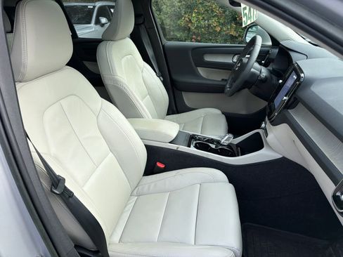 Certified 2023 Volvo XC40 B5 Plus w/ Driver Assist Package image 18
