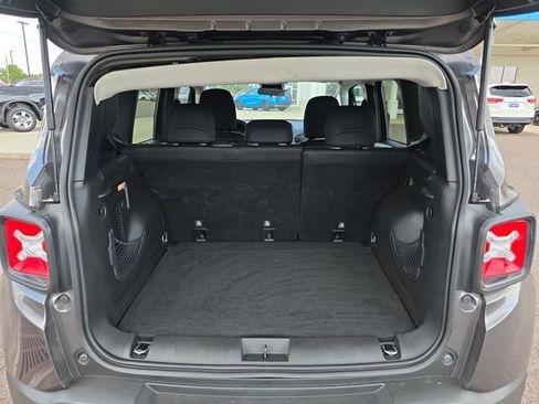 Used 2018 Jeep Renegade Altitude FWD image 13