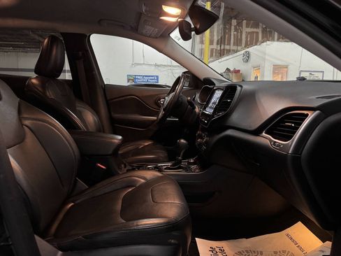 Used 2019 Jeep Cherokee Limited AWD/4WD image 20