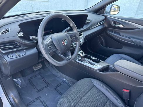 Used 2025 Buick Envista Preferred image 2