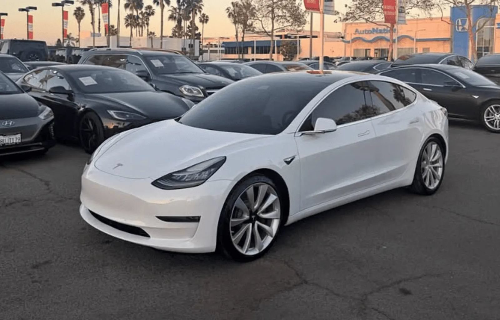 Used 2018 Tesla Model 3 Long Range AWD/4WD image 3