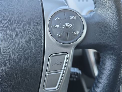 Used 2014 Toyota Prius V Five image 17