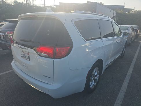 Used 2020 Chrysler Pacifica Limited FWD image 4
