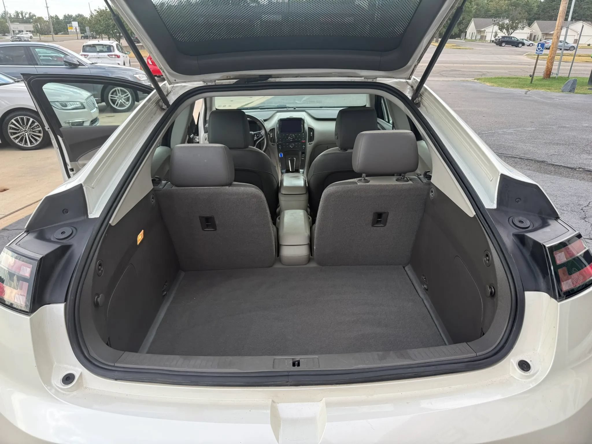 Used 2013 Chevrolet Volt Premium w/ Premium Trim Package FWD image 18