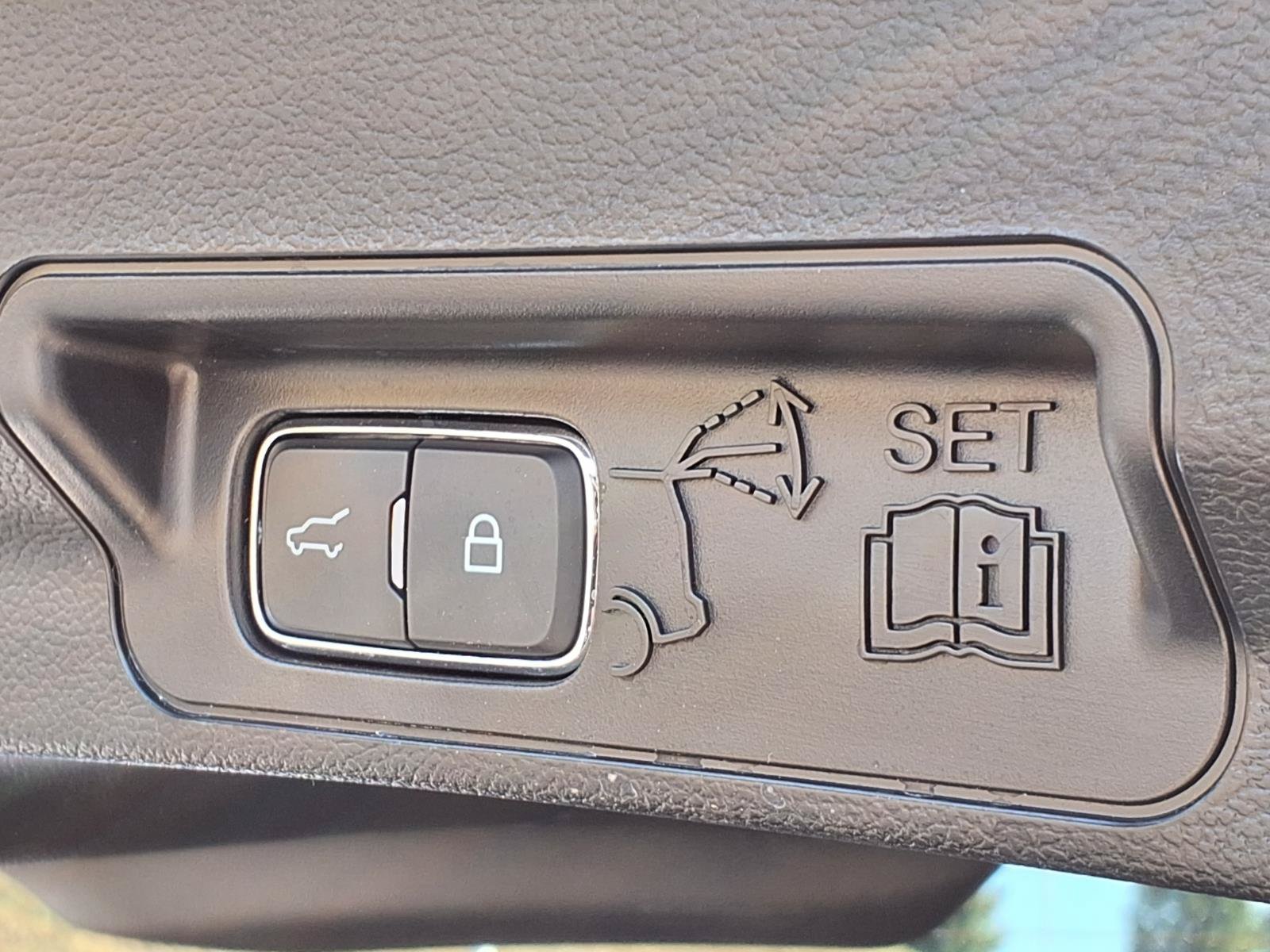 Used 2023 Ford Explorer XLT w/ Equipment Group 202A AWD/4WD image 12