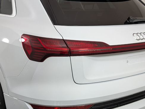 Used 2019 Audi e-tron Prestige w/ Prestige Package image 15