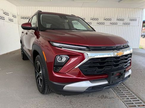 Used 2025 Chevrolet TrailBlazer LT FWD image 1