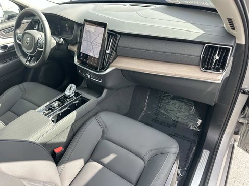 Certified 2025 Volvo XC90 B6 Plus image 27