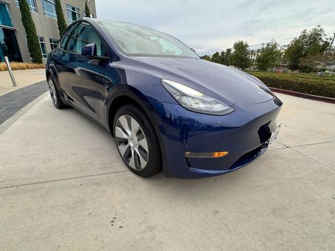 Used 2023 Tesla Model Y Long Range AWD/4WD image 3