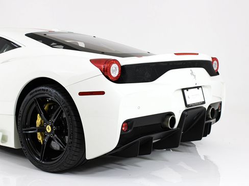 Used 2015 Ferrari 458 Speciale Coupe RWD image 8