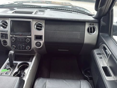 Used 2015 Ford Expedition XLT w/ Equipment Group 202A RWD image 31