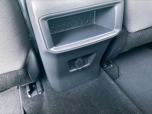 Used 2019 Toyota RAV4 LE AWD/4WD image 23