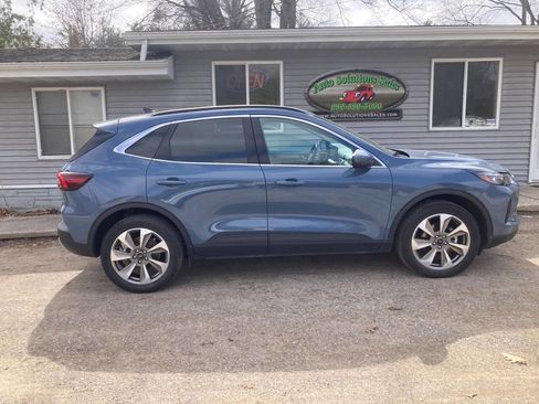 Used 2025 Ford Escape Platinum image 1