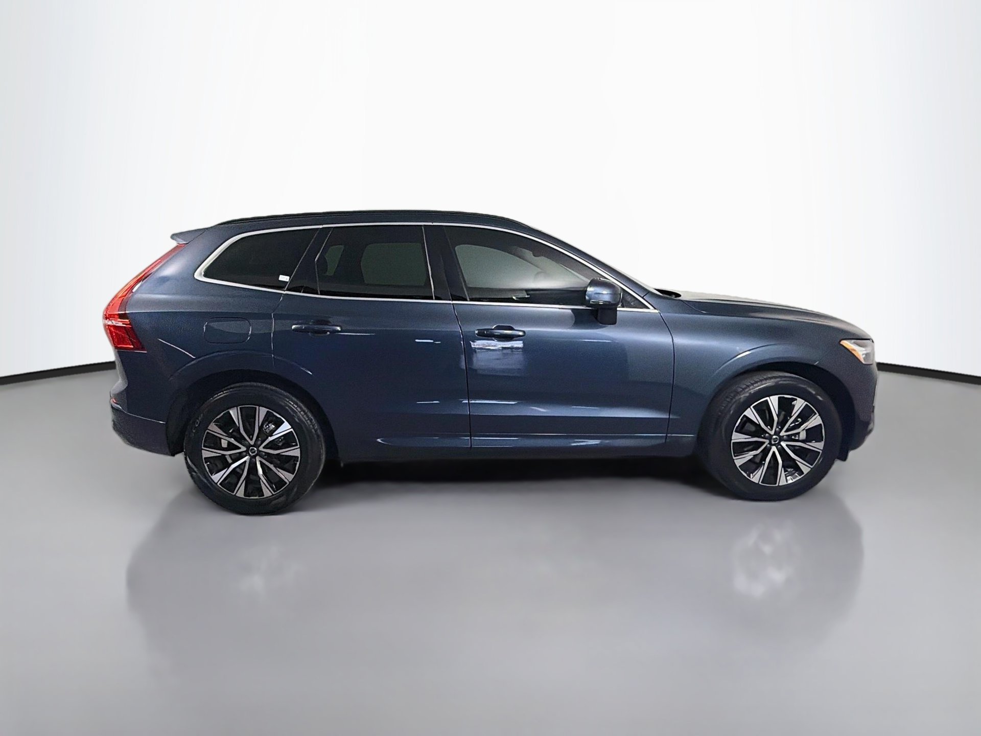 Certified 2023 Volvo XC60 B5 Core w/ Protection Package Premier FWD image 5