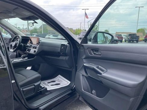 Used 2025 Nissan Pathfinder SV AWD/4WD image 38