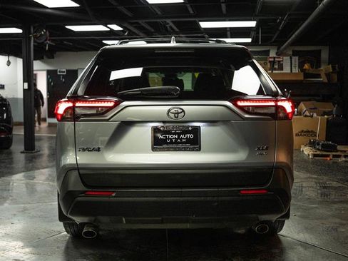 Used 2019 Toyota RAV4 XLE Premium w/ All Weather Liner Package image 6