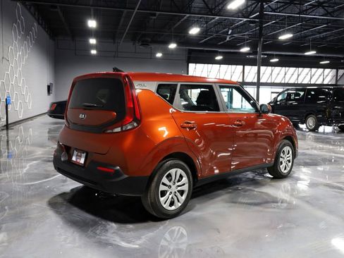 Used 2021 Kia Soul LX FWD image 7