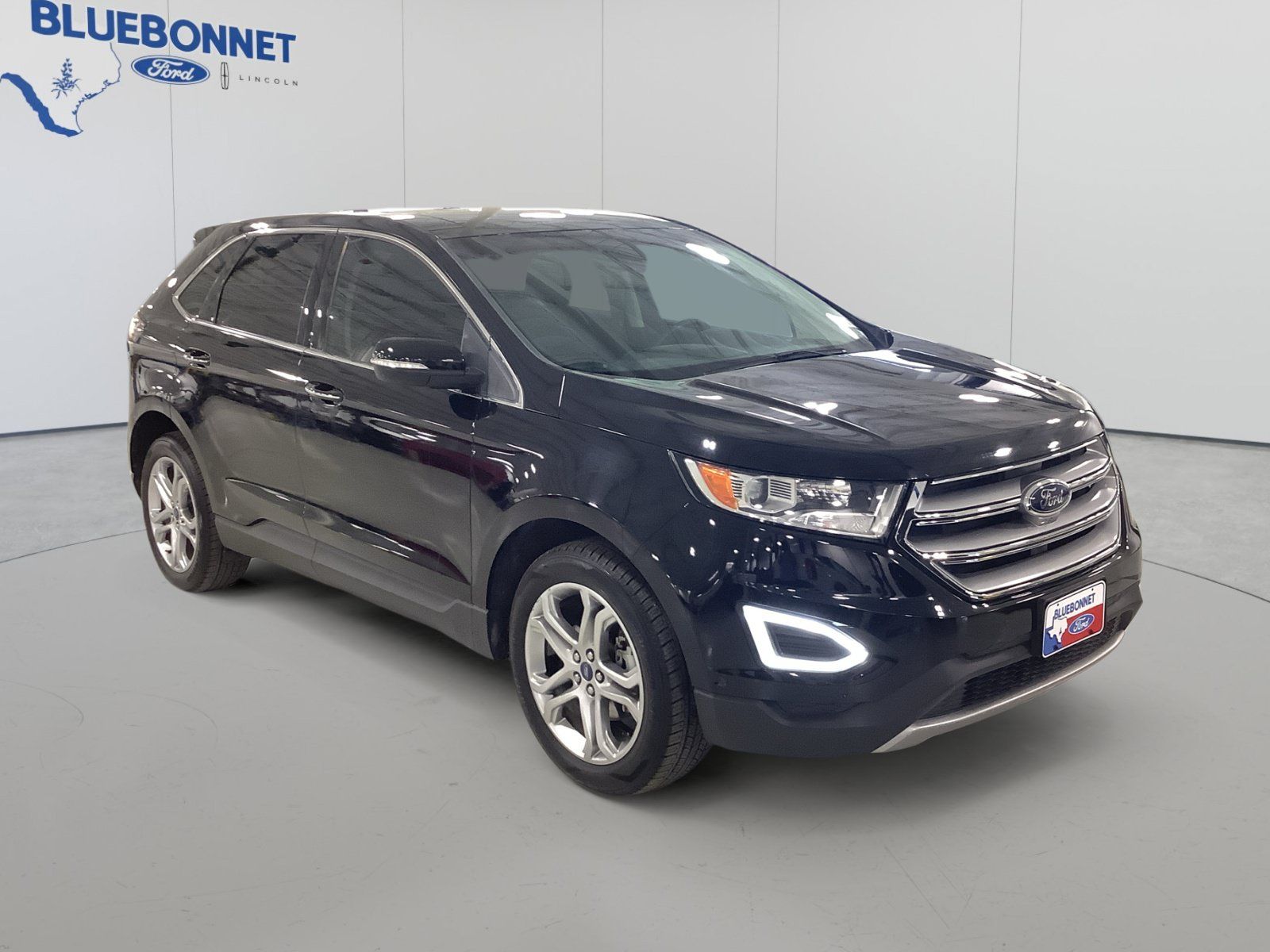 Used 2016 Ford Edge Titanium w/ Equipment Group 302A FWD image 2