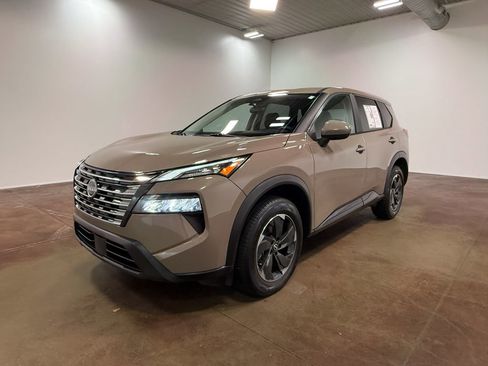 Used 2025 Nissan Rogue SV AWD/4WD image 39
