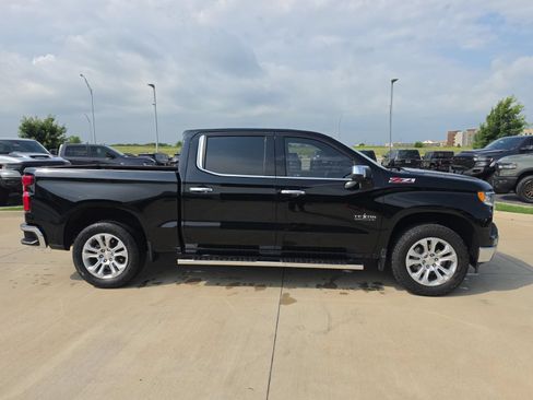 Used 2023 Chevrolet Silverado 1500 LTZ w/ Z71 Off-Road Package AWD/4WD image 6