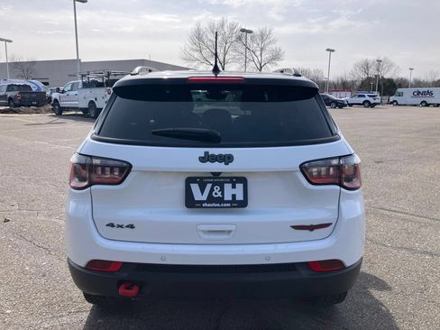 Used 2025 Jeep Compass Trailhawk AWD/4WD image 28