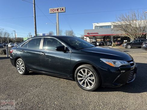 Used 2017 Toyota Camry XLE image 1