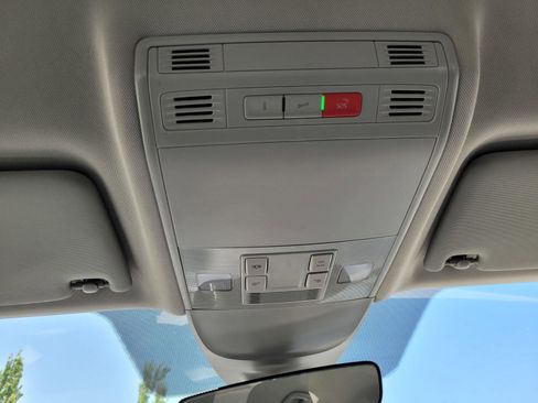Used 2025 Volkswagen Taos S AWD/4WD image 28