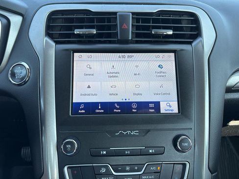 Used 2020 Ford Fusion SE FWD image 23