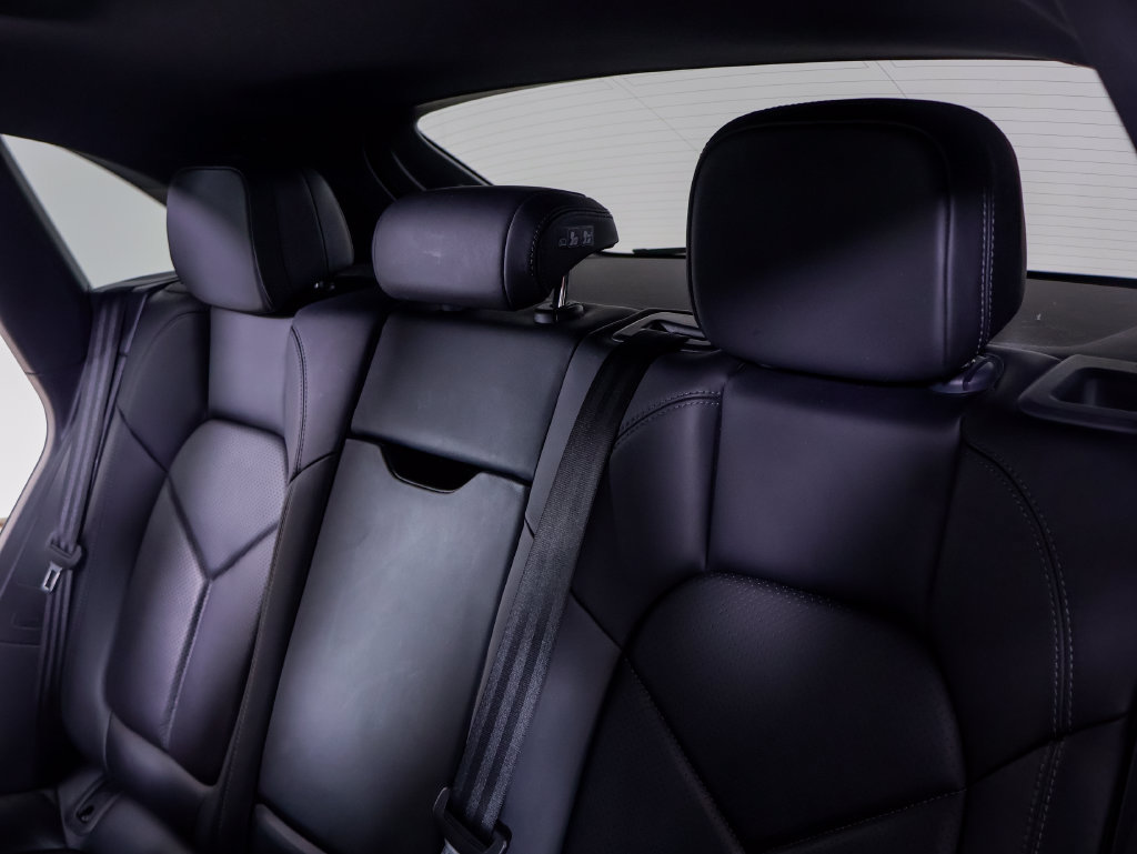 Certified 2021 Porsche Macan S AWD/4WD image 8