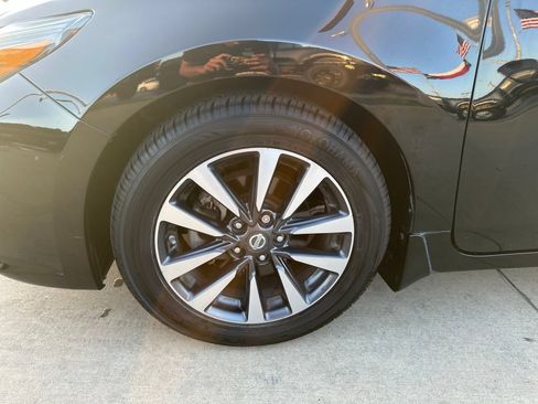 Used 2017 Nissan Altima 2.5 SL w/ 2.5 Technology Package FWD image 9