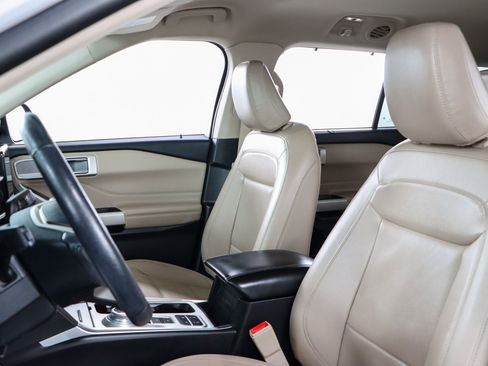 Used 2021 Ford Explorer Limited image 23