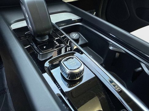 Certified 2025 Volvo XC60 B5 Plus image 27