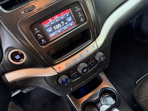 Used 2019 Dodge Journey SE FWD image 23