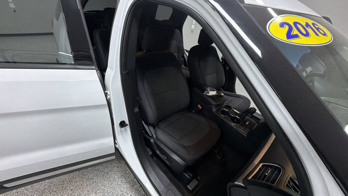 Used 2016 Ford Explorer XLT FWD image 29
